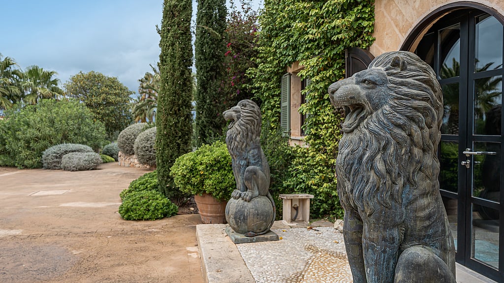 Sandberg Estates Feature in Streifzug Magazine