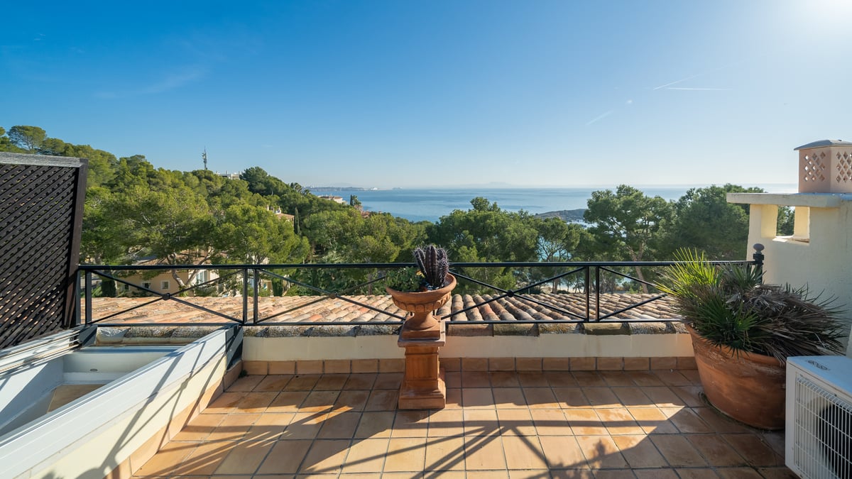 The allure of Anchorage Club is not just in its amenities but also in the rarity of its properties