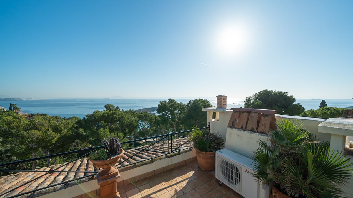 The allure of Anchorage Club is not just in its amenities but also in the rarity of its properties