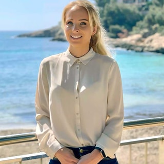 Agent: Anne-Sophie Kayrak