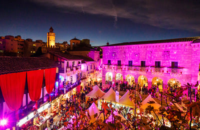 I Calvià och närliggande byar hålls mindre traditionella julmarknader från slutet av november till m 2