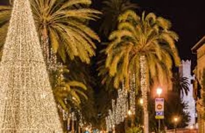 I Calvià och närliggande byar hålls mindre traditionella julmarknader från slutet av november till m 3