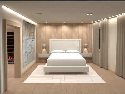 Großer Balkon mit Panoramablick auf das Meer. Glasgeländer, moderne Gartenmöbel, heller Holzboden.