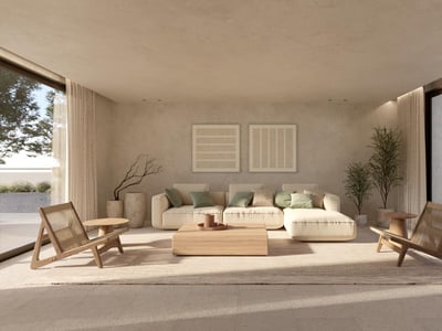 Espacioso salón moderno con sofá crema, muebles de madera y ventanales que dan a zonas verdes.