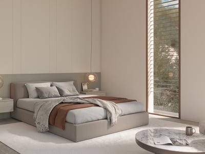 Dormitorio principal minimalista con cama grande, mesitas de noche flotantes y lámparas colgantes de esfera.