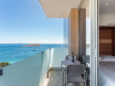 Exterior view of a modern villa with an infinity pool, lush garden, and contemporary architecture. Luxury and design in harmony.