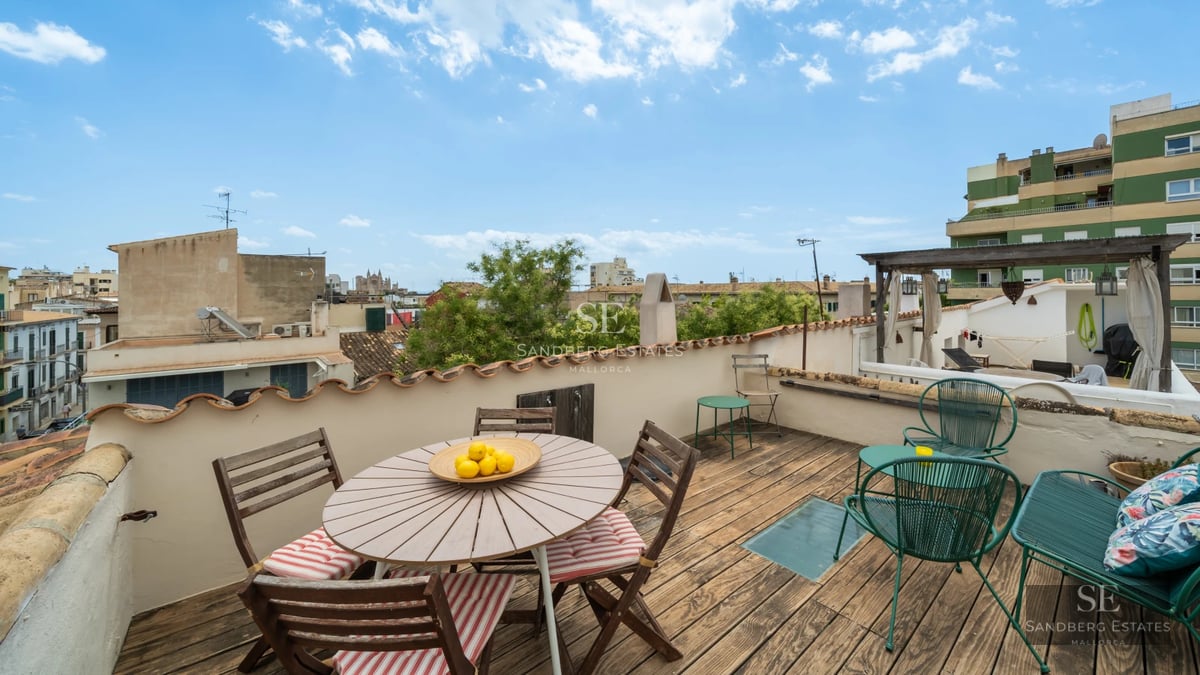 Spacious living room with large windows, a modern sofa, an elegant coffee table, and panoramic sea views. Minimalist and bright decoration.