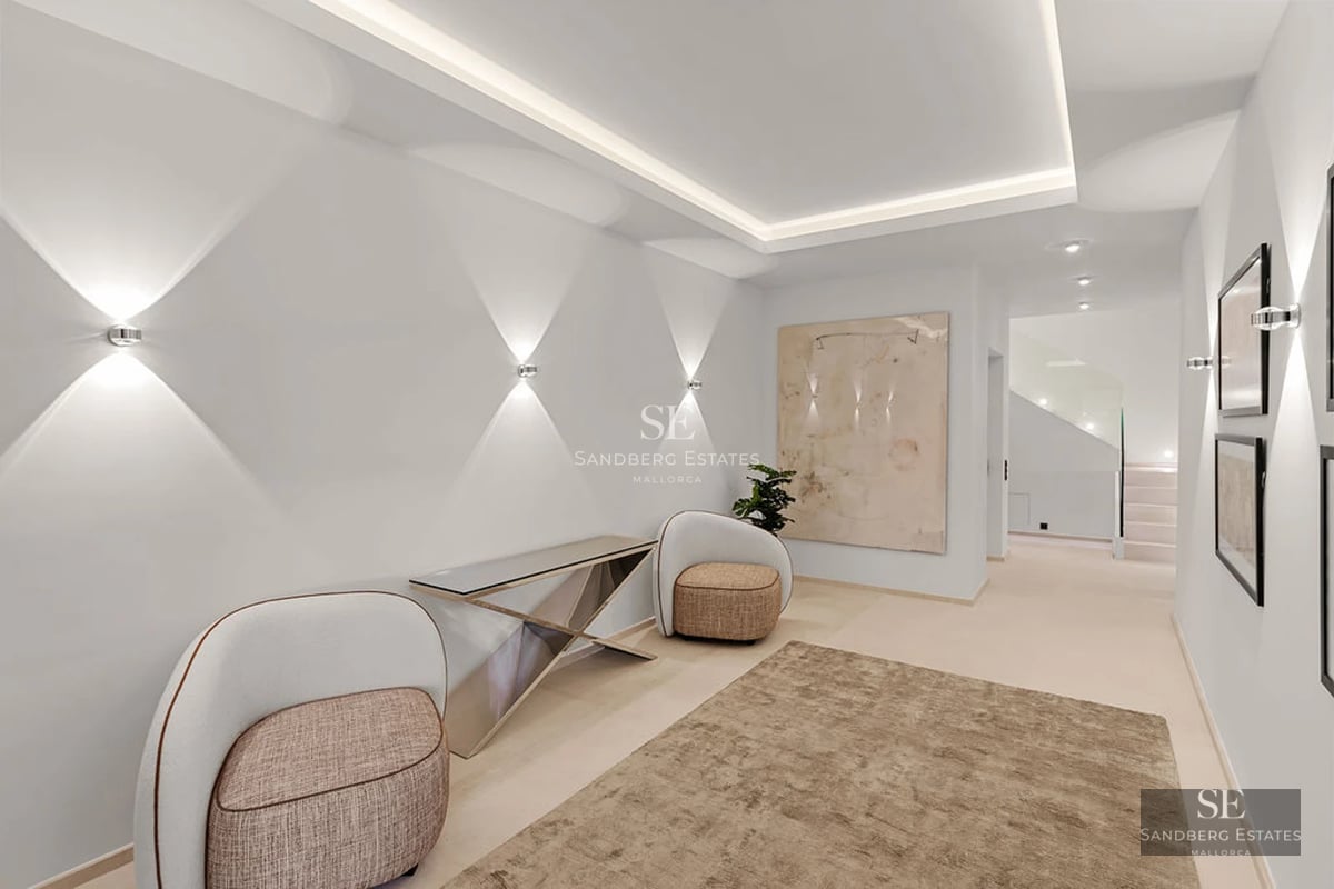 Exterior view of a modern house with a swimming pool. Minimalist architecture, large windows, and well-maintained garden. High-end design.