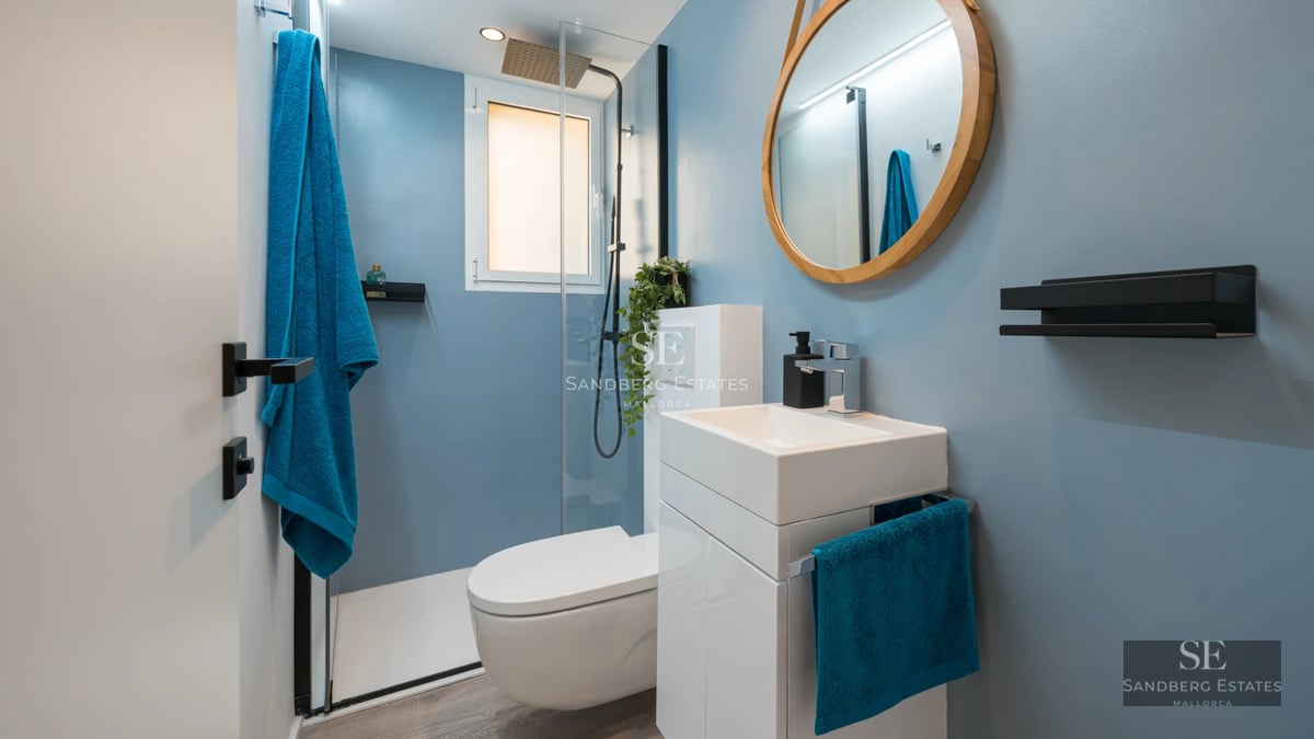 View of infinity pool with crystal-clear water, elegant edge, and lush natural surroundings. Modern and sophisticated design.