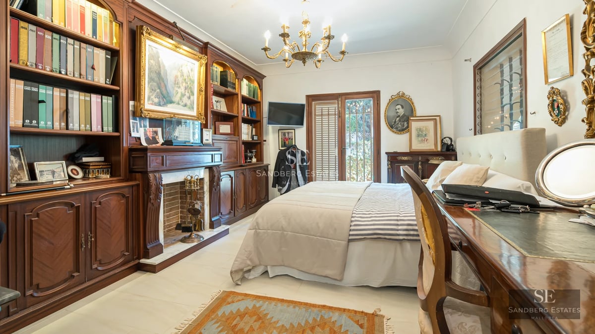 View of modern villa with infinity pool, sun loungers, and ocean views. Minimalist design with large windows and landscaping.
