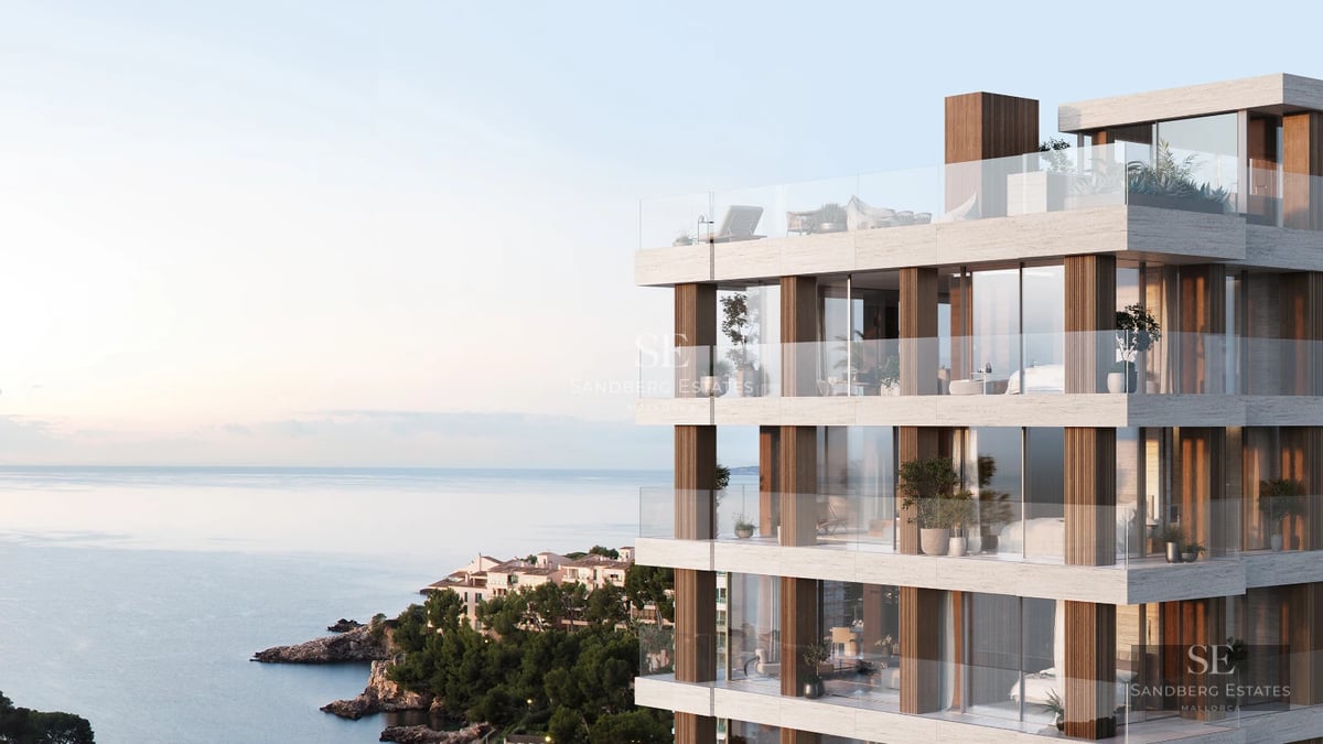 Expansive terrace with infinity pool, sun loungers, and ocean views. Modern design, elegant and bright. Ideal for relaxation.