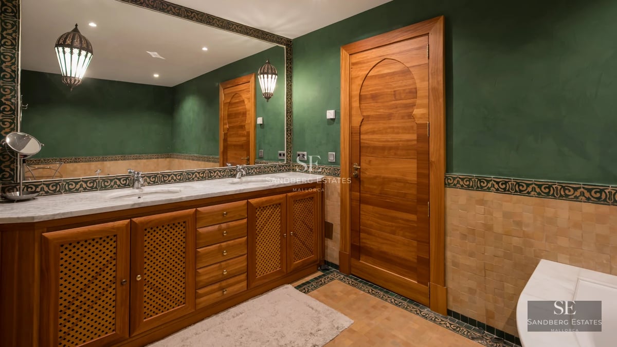 Exterior view of modern villa with infinity pool. Minimalist architecture, large glass windows, and manicured landscaping.