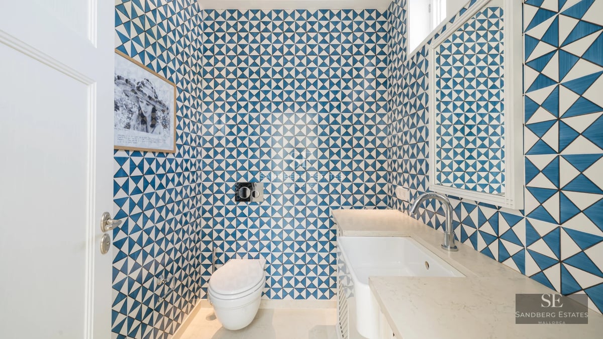 Spacious terrace featuring an infinity pool and panoramic sea views. Modern design with elegant furniture and landscaping details.