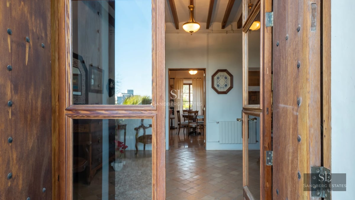Exterior view of a modern villa with infinity pool. Minimalist architecture, large windows, and lush gardens.
