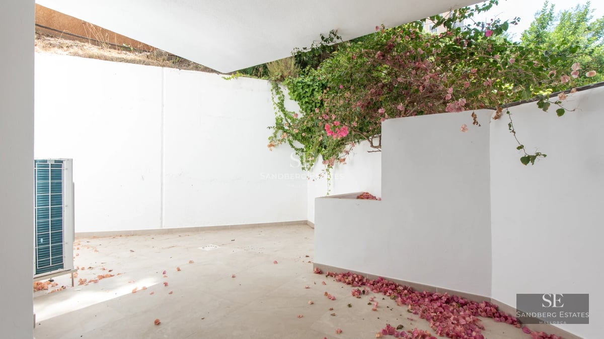 Spacious terrace featuring modern furniture, a pool, and lush greenery. Panoramic views. Ideal for relaxation and entertaining.