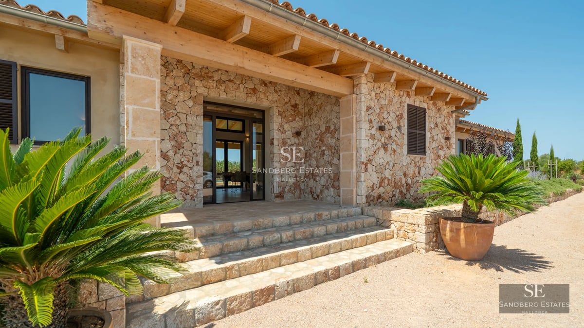 Exterior view of a modern villa with infinity pool, lush gardens, and contemporary architecture. Minimalist design and expansive windows.
