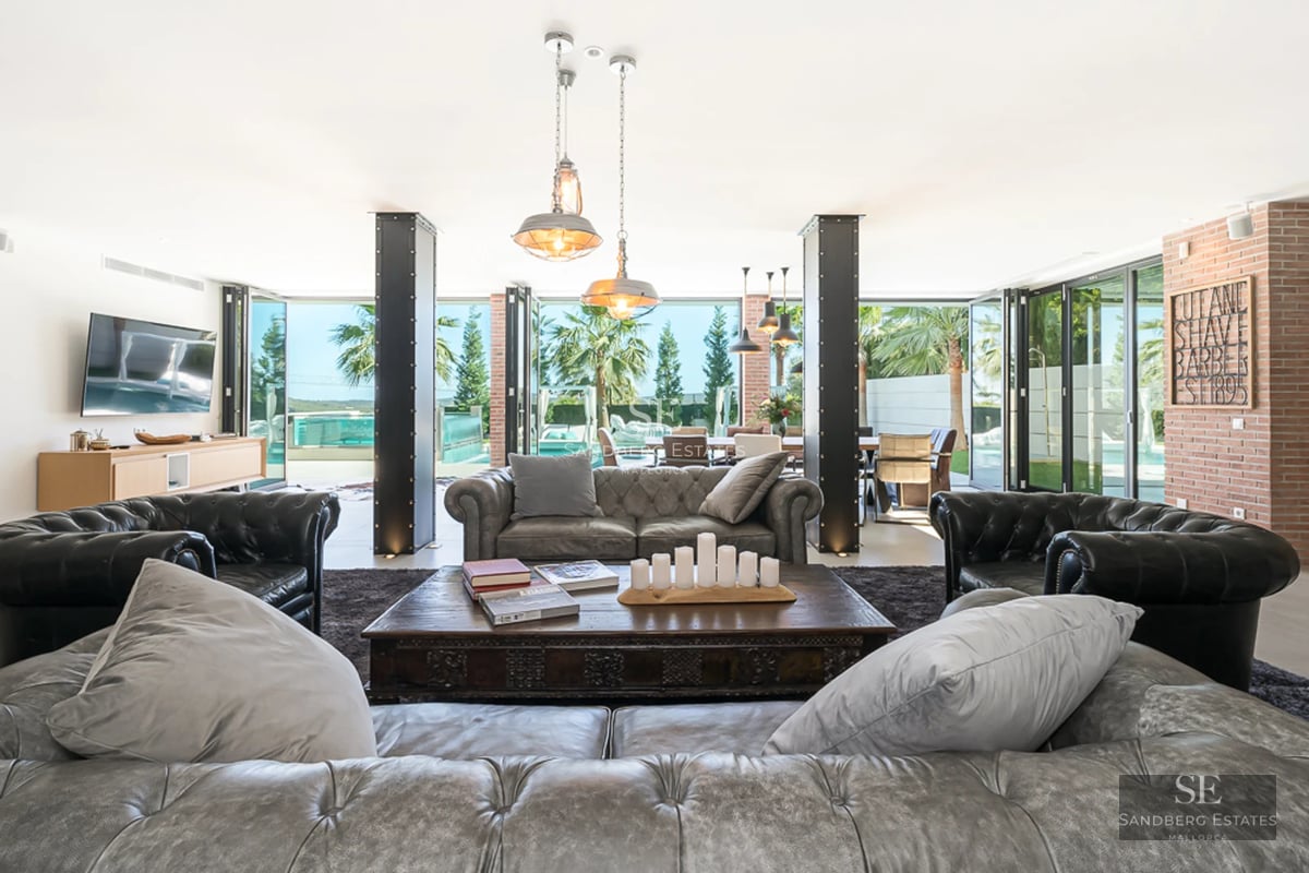 Panoramic view of a modern villa with a swimming pool, garden and large terraces. Minimalist architecture with clean lines and abundant natural light.