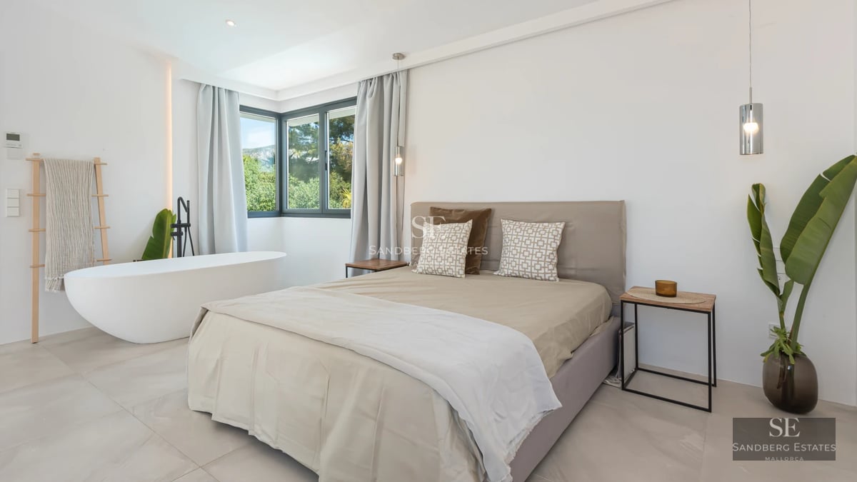 Exterior view of a modern house with pool. Minimalist architecture, large windows, manicured landscaping, and reflective pool.