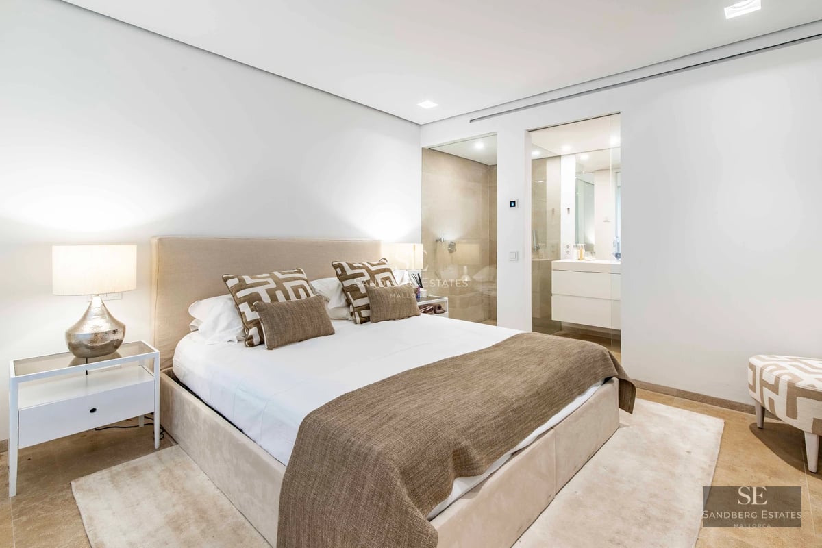 Exterior view of a modern villa with pool, large windows and landscaping. Minimalist architecture and high-quality finishes.