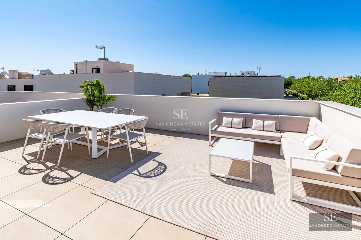 Exterior view of a modern villa featuring an infinity pool, lush greenery, and sleek architectural design. Warm lighting and relaxing ambiance.