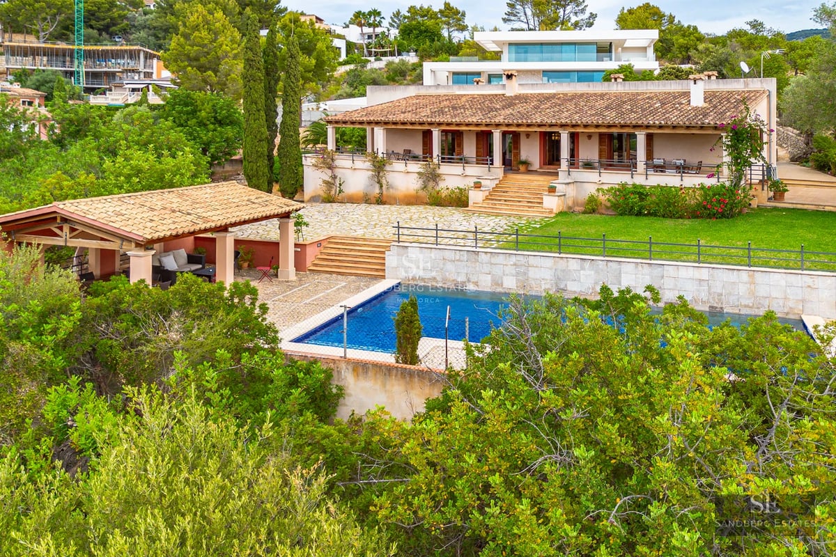 Modern exterior featuring an infinity pool, sleek loungers, and lush garden. Minimalist design, clean lines, and expansive views.