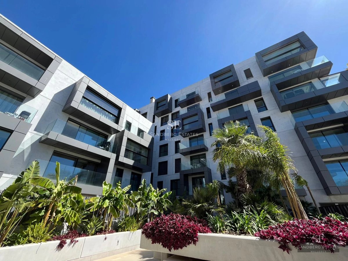 Exterior view of modern villa featuring an infinity pool, lush garden, and expansive terraces. Minimalist architecture and high-quality finishes.