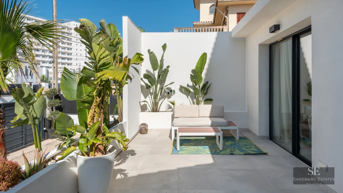 Exterior of a modern villa featuring a swimming pool, manicured garden, and minimalist architectural design. Soft lighting and a relaxing ambiance.