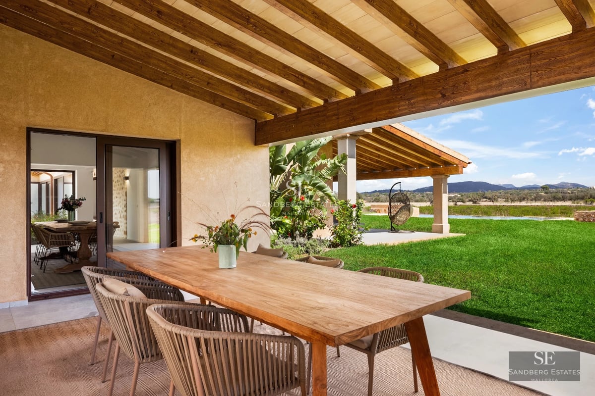 View of a luxurious villa with a pool, large garden, and modern design. Elegant architecture and high-quality finishes.