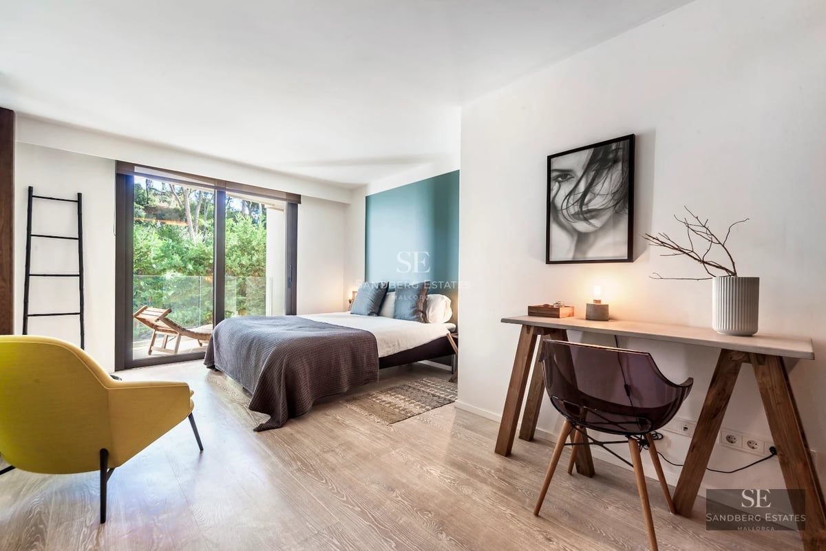 Exterior view of modern villa with infinity pool, lush garden, and minimalist architectural design. Large terraces and window fronts.