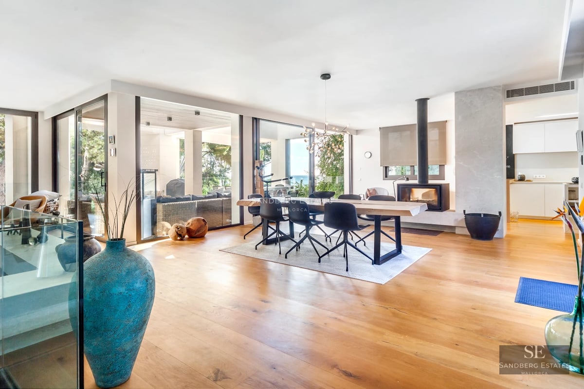 Modern exterior with pool, spacious terraces, minimalist design and large windows. Lush gardens.