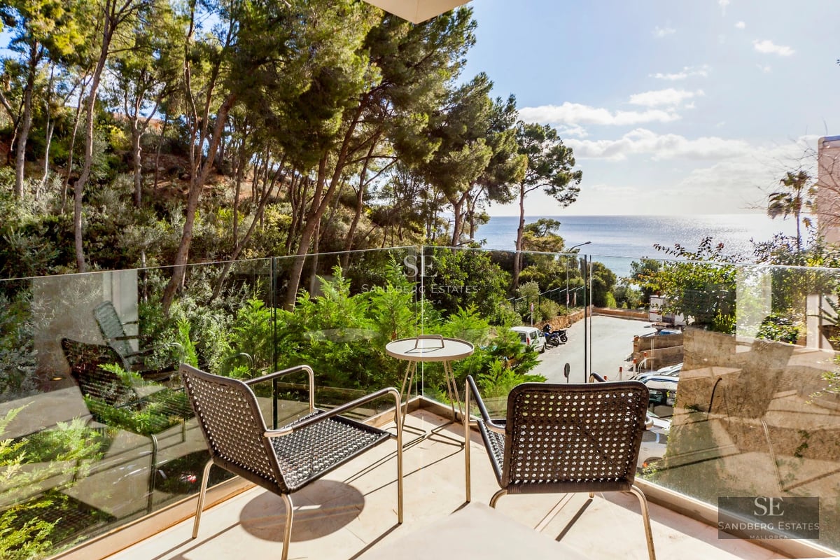 Spacious terrace with infinity pool, sea views. Modern design, elegant outdoor furniture and abundant natural light.