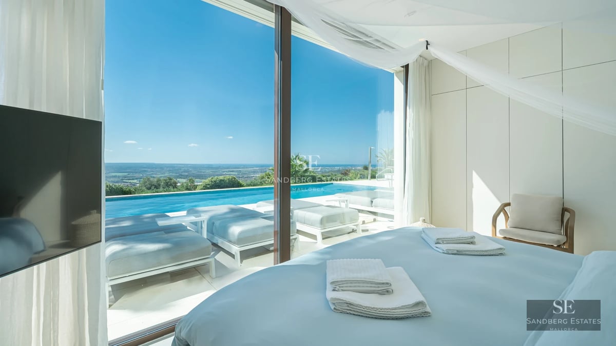 Exterior view of a modern villa with an infinity pool, large windows, and lush garden. Contemporary architecture and elegant design.