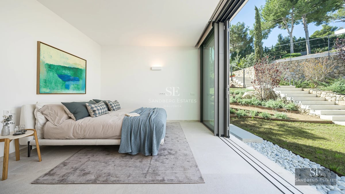 Exterior view of a modern house with infinity pool, lush garden, and minimalist architecture. Natural lighting.