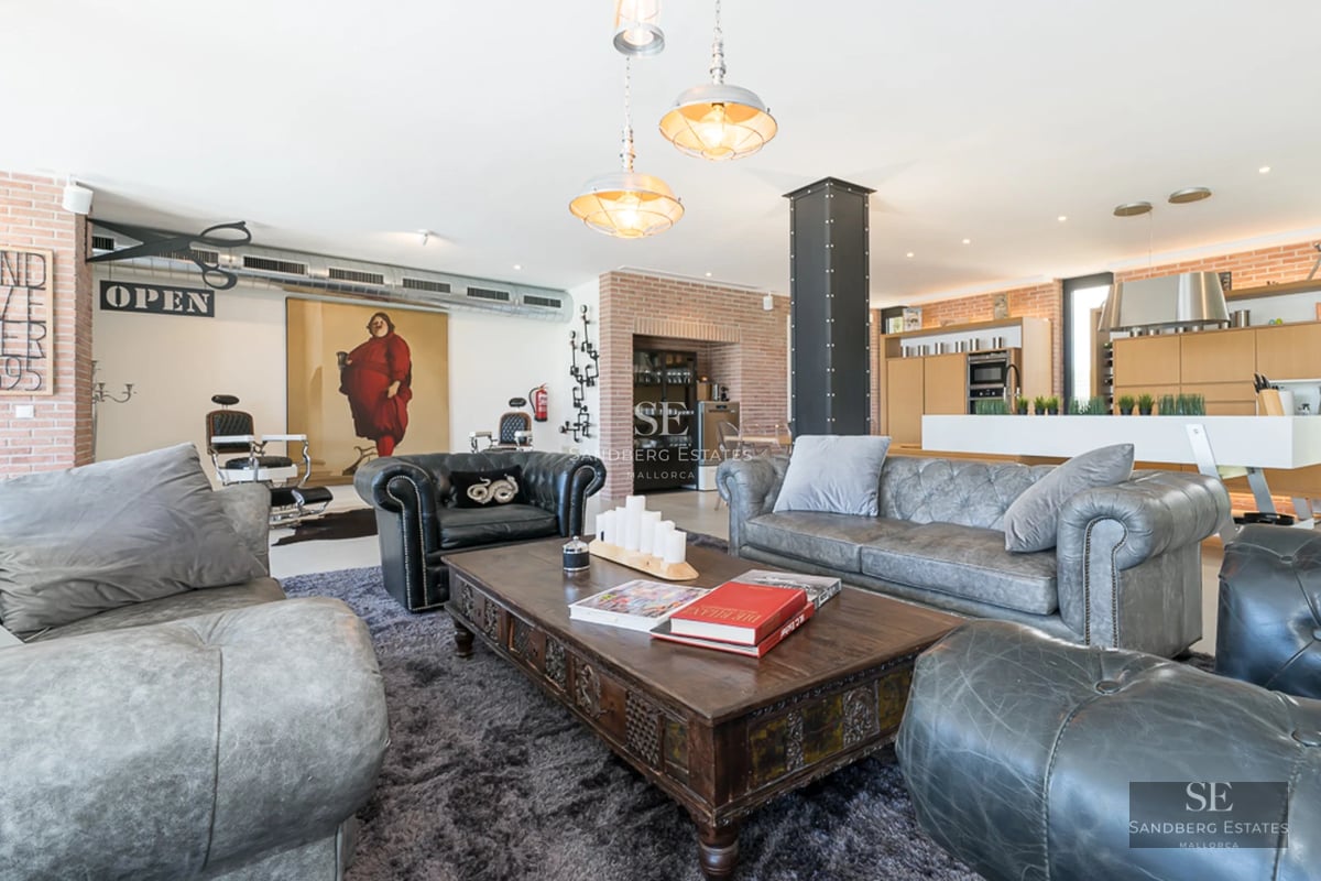 Spacious living room with direct pool access. Modern interior with large windows and natural light. Design details and high-quality finishes.