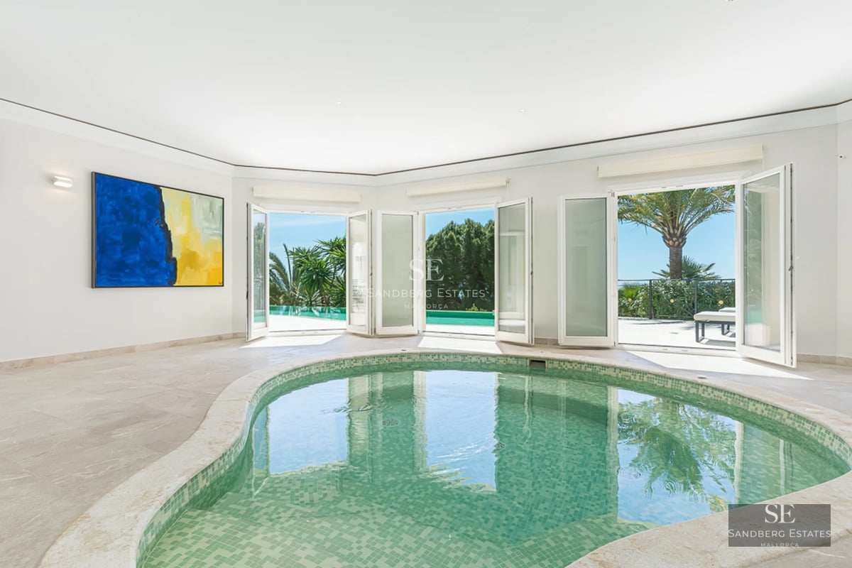 Expansive garden with reflecting pool, sun loungers, and modern architecture. Ideal for relaxation and outdoor entertainment.