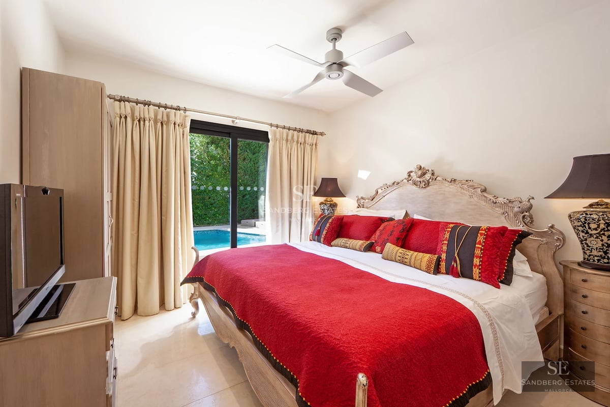 Exterior view of a modern house featuring a pool, lush garden, and minimalist architectural design. Large windows illuminate the interior.