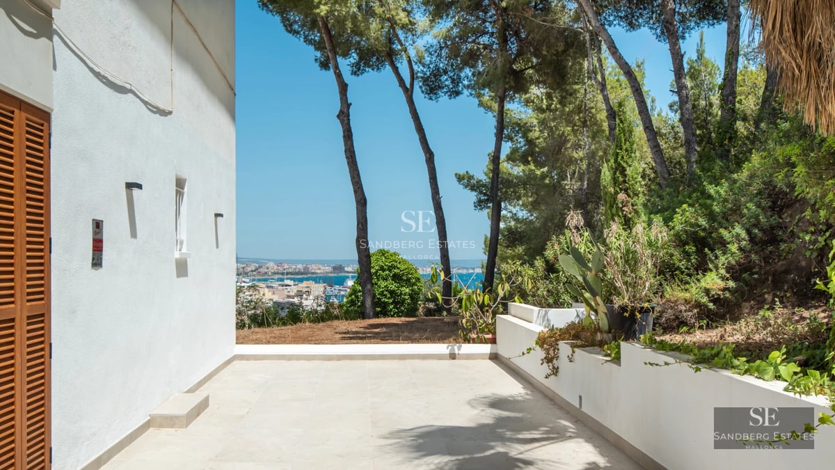 Exterior view of a modern villa with a pool. Minimalist design, large windows, and lush garden. Ideal for families.