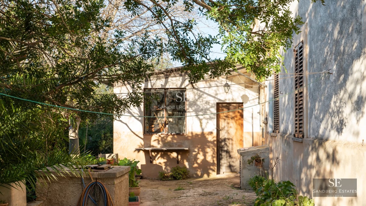 View of an elegant villa featuring an infinity pool, manicured garden, and modern design. Warm lighting and expansive outdoor spaces.