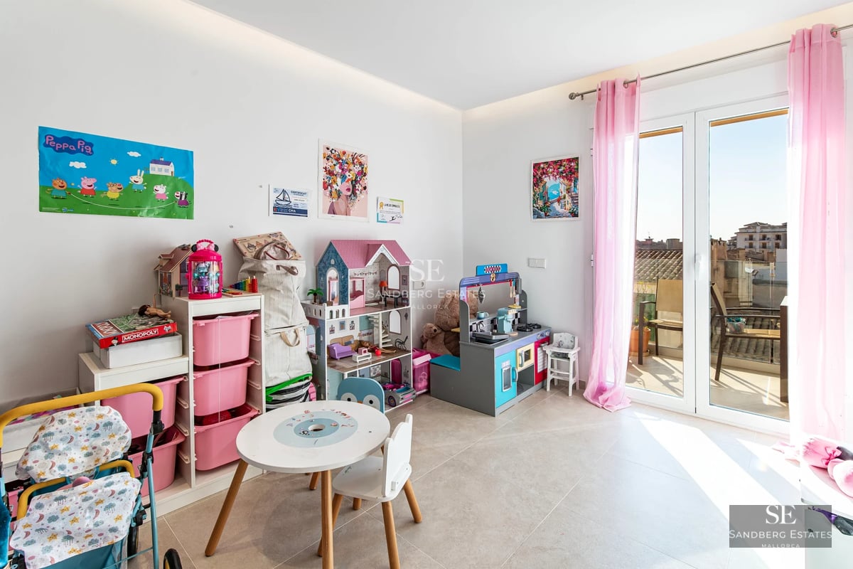 Spacious living room with floor-to-ceiling windows, balcony with sea view, light wood floors and modern design. Minimalist furniture and natural light.