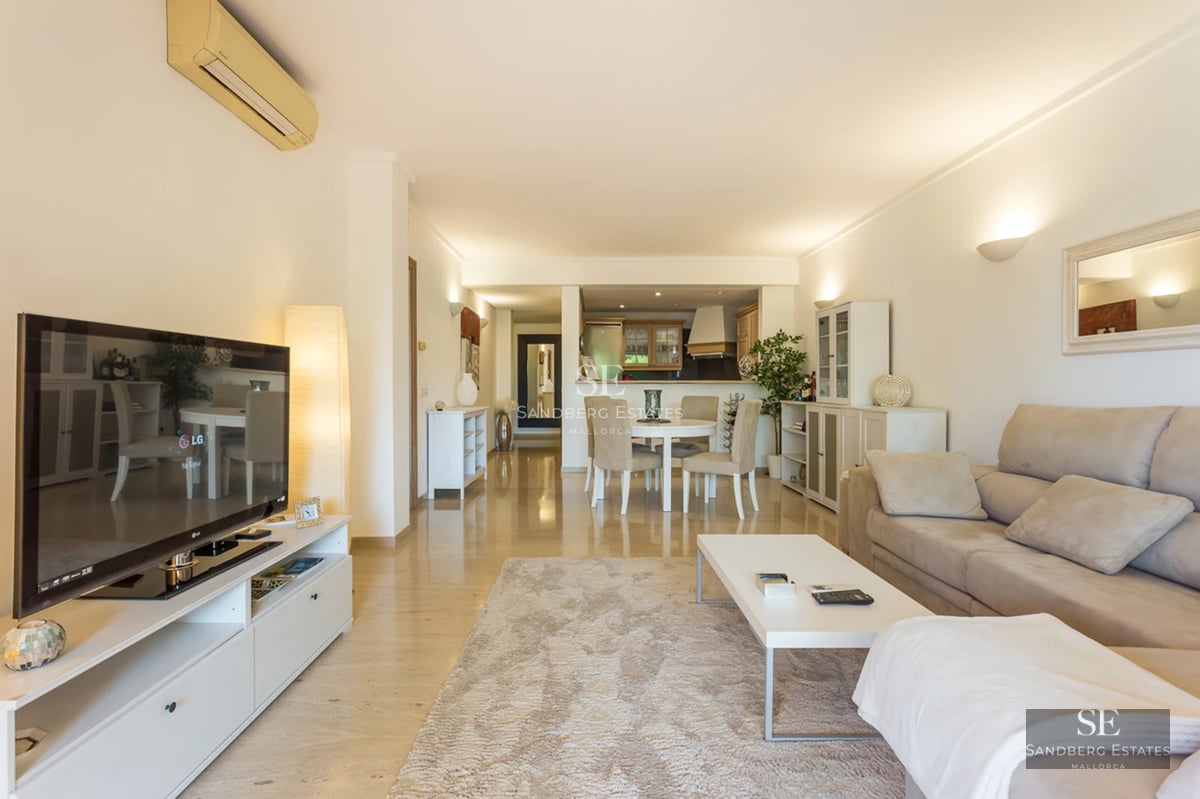 Spacious terrace featuring an infinity pool, sun loungers, panoramic views, and modern architecture. Elegant and relaxing design.