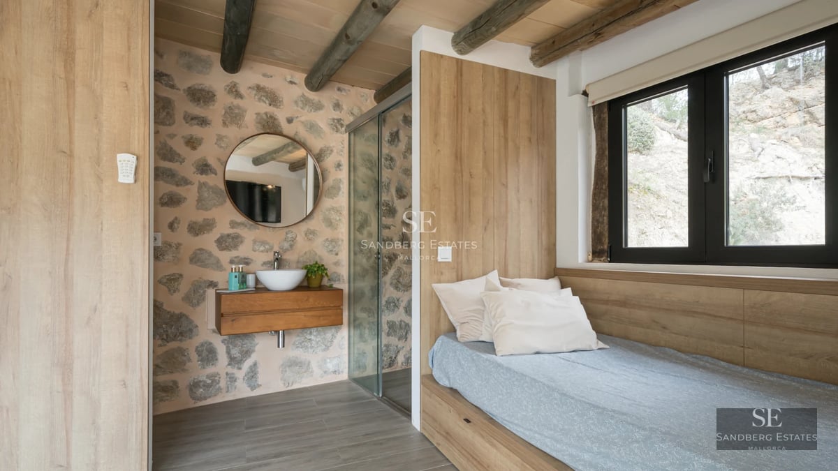 Exterior view of modern villa with infinity pool. Minimalist architecture, large windows, and lush landscaping.