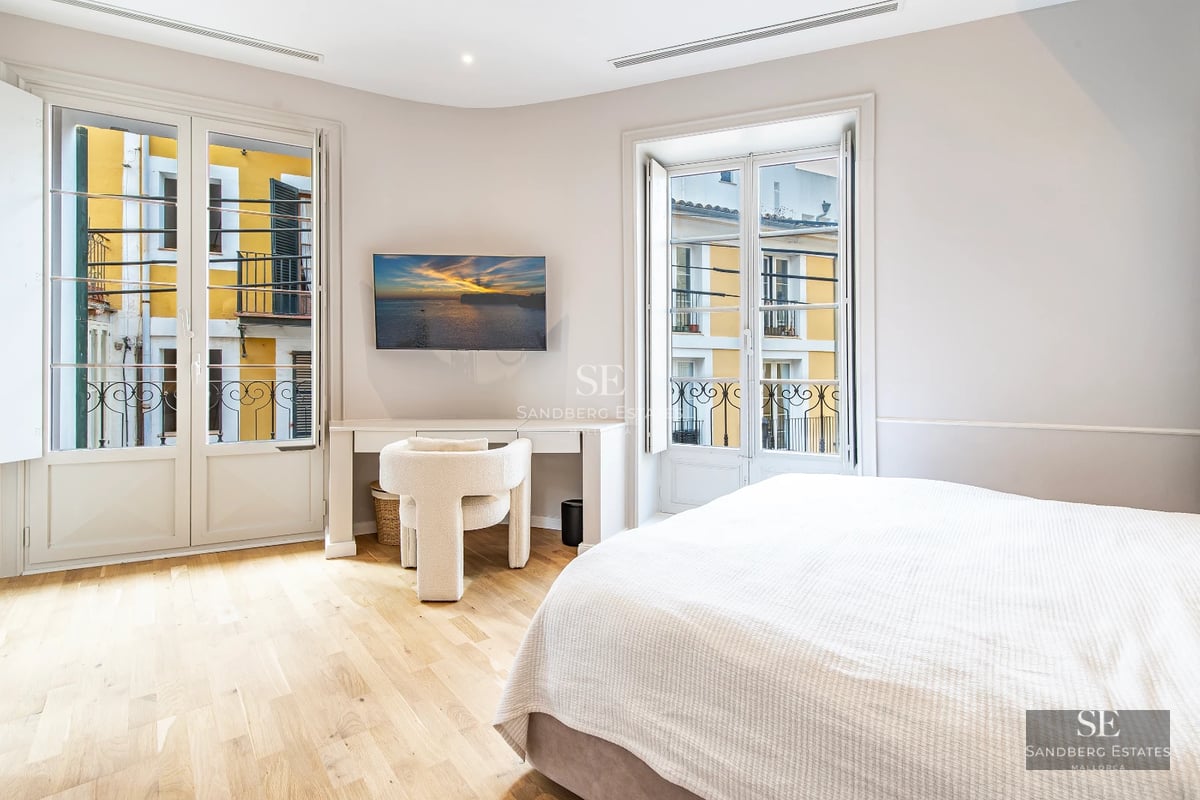 Spacious balcony with panoramic sea views. Modern and elegant furniture. Glass railing.