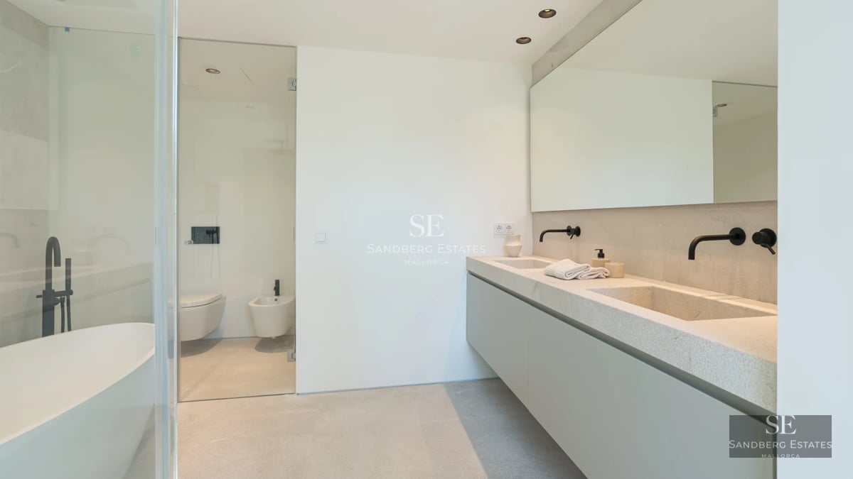 Exterior view of modern villa with infinity pool, spacious terrace, and lush vegetation. Minimalist and elegant architecture.