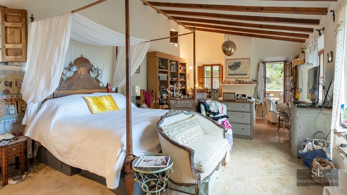 Spacious terrace featuring an infinity pool and panoramic sea views. Modern design with elegant furniture and lush greenery.