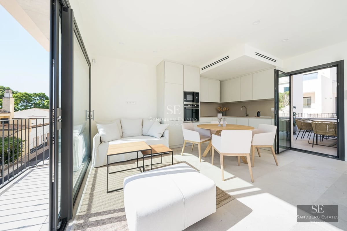 Spacious living room with window walls, modern furniture, and access to a terrace with a pool. Elegant and bright design.