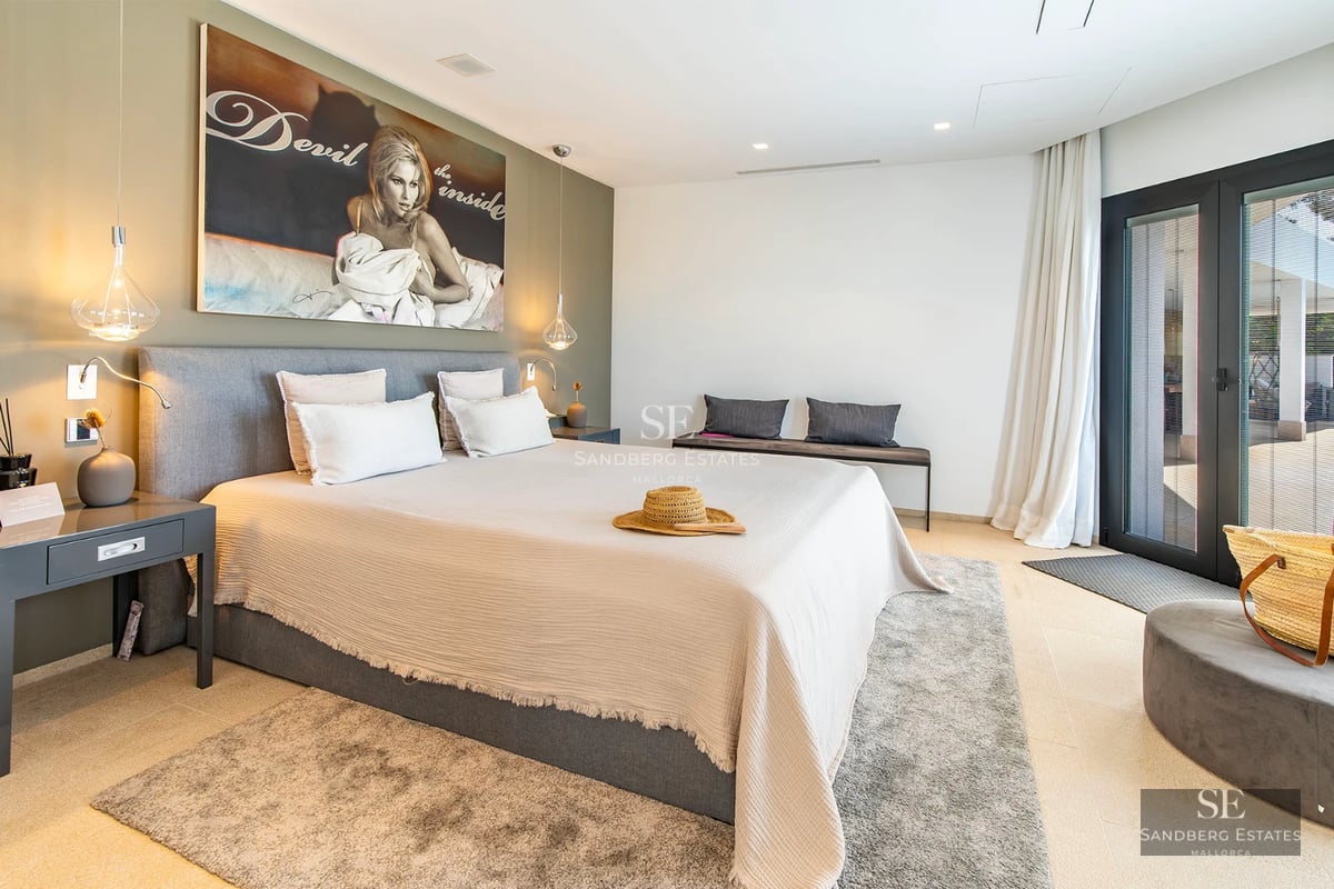 Spacious terrace with infinity pool, sun loungers and breathtaking sea views. Modern architecture with large windows.