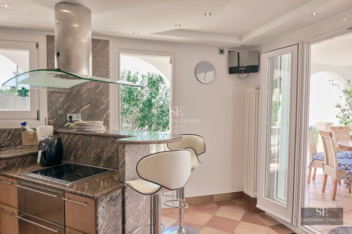 Exterior view of modern villa with pool. Minimalist design, large windows, lush gardens. Ideal for families.