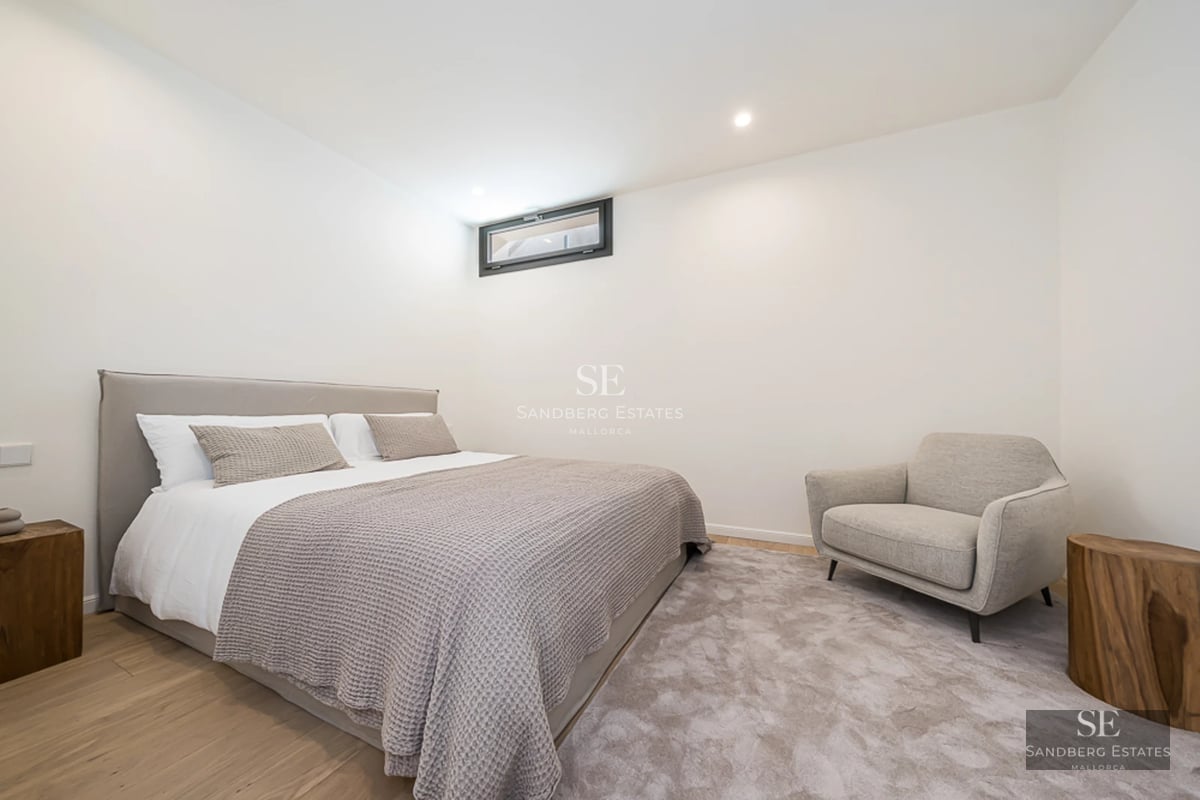 Spacious terrace featuring an infinity pool and sea views. Modern architecture with elegant furniture and lush vegetation.