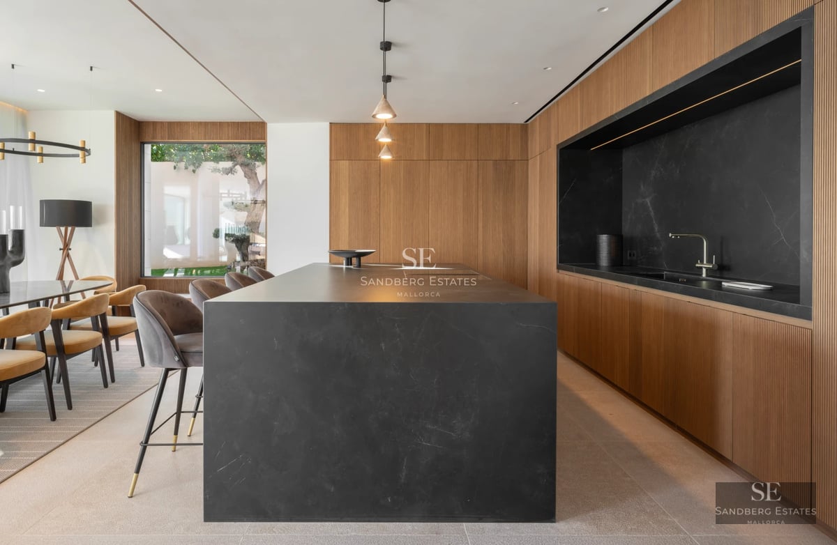 View of a modern villa with infinity pool, sun loungers, palm trees, and minimalist architecture. Natural lighting and neutral colors.