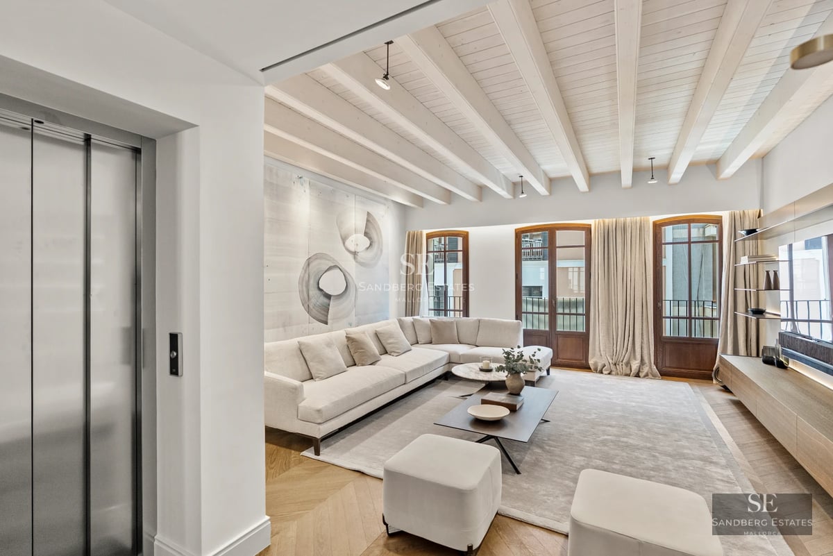 Aerial view of modern villa with infinity pool, lush garden, and minimalist architecture. Ideal for relaxation.